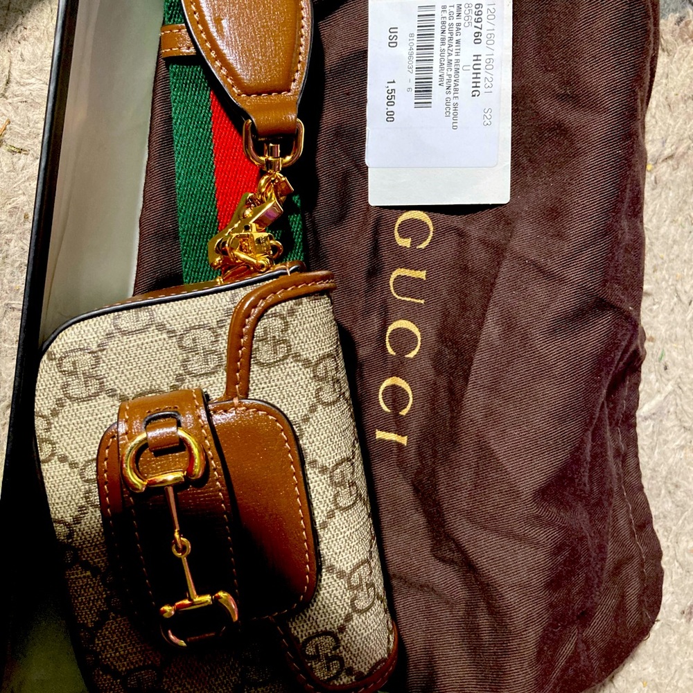 Gucci Clutch Neutrals GG Supreme Strap Wallet
